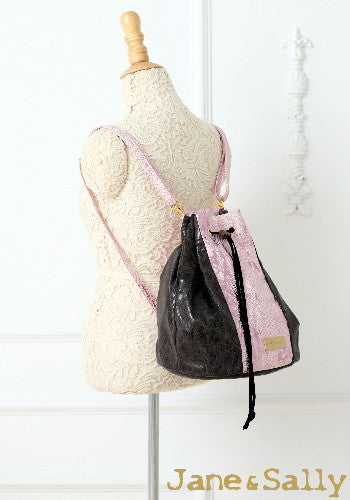 (JaneSally)Patchwork With Two Kinds Of PU Leathers Snakeskin Pattern Backpack Shoulder Bag With Detachable Strap Barrel Bag(Bright Pink)